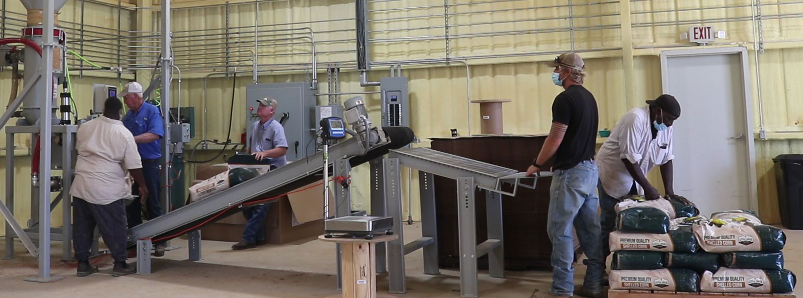 palletizing system for manually stacking bags on pallets