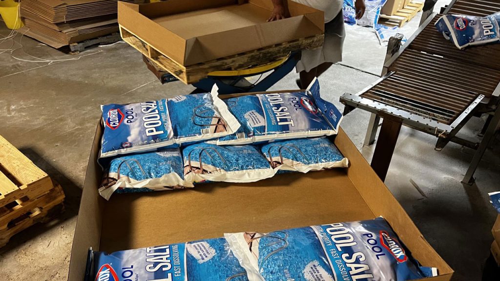 palletizing station at end of bagging line for salt