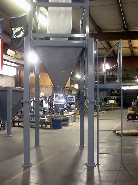 bulk feed tote bag unloading system