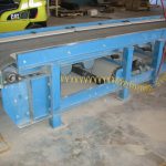 vibrating conveyor for concrete molds