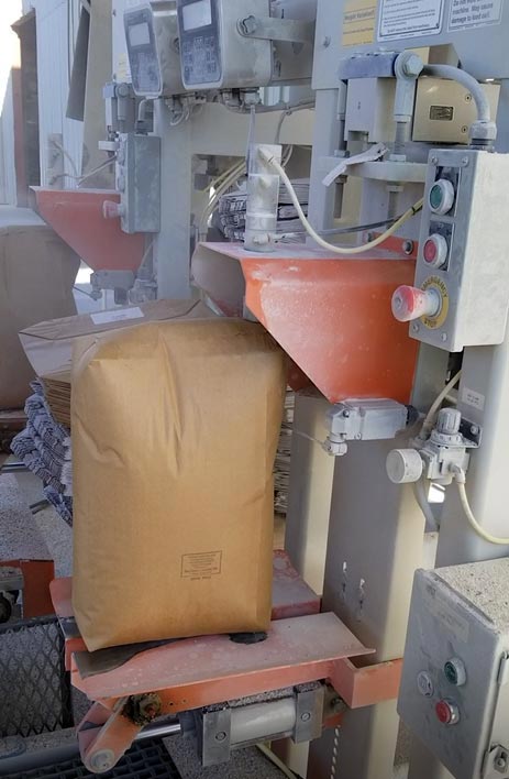 auger packer fills valve bags with dusty powders