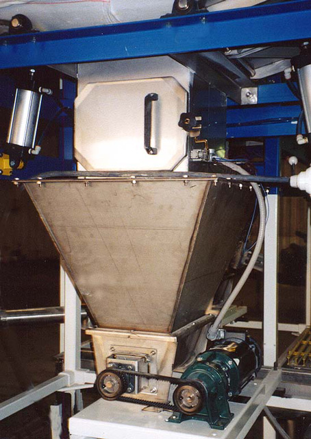 Bulk bags and tote bin unloaded into hopper and then to mixing screw Bulk bags and tote bin unloaded into hopper and then to mixing screw