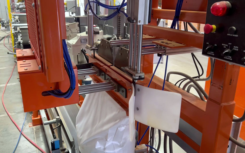 automatic bag top reformer before sewing machine