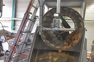 seasoning tortilla chips using electrostatics