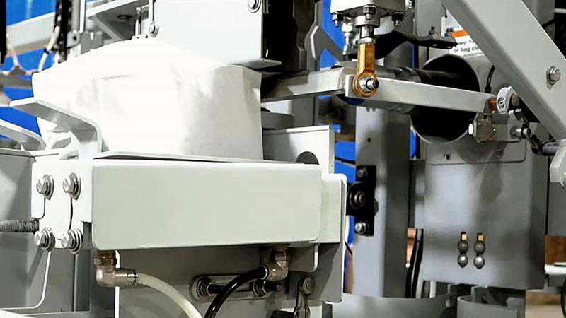 bag sealing machine uses ultrasonic sealer for breading mix