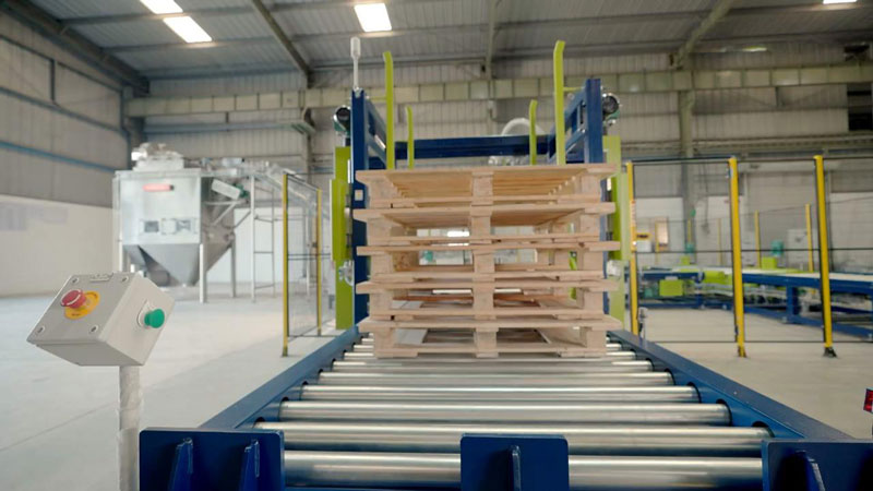 empty pallet collection system