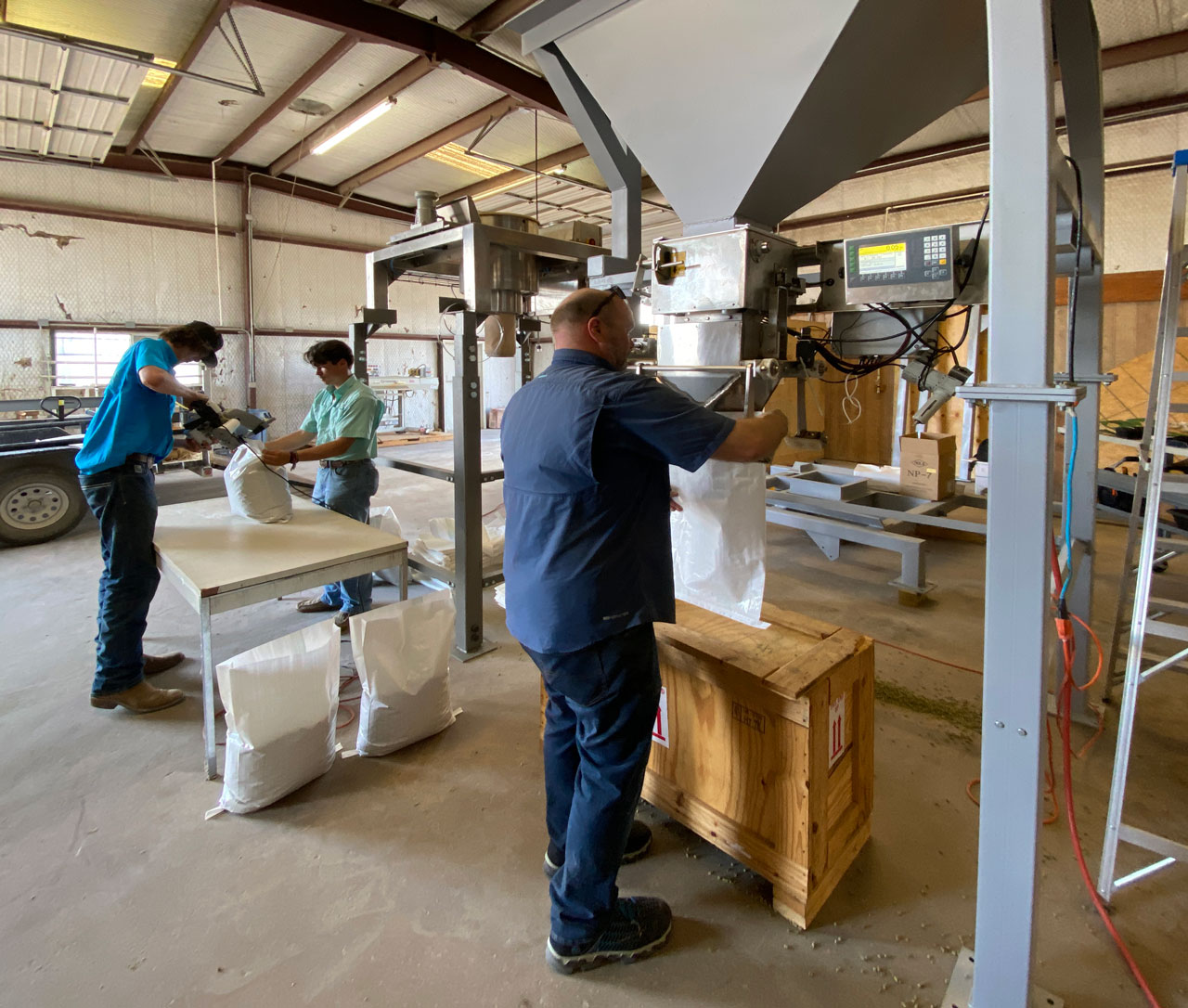 bagging machine fills 25 lb bags with horse pellets
