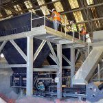 007 Large Vibratory Feeders under Surge Hopper