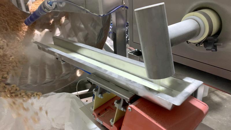 Vibrating feeder in seasoning application system